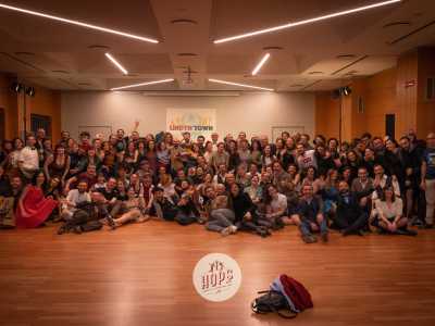 I �lindy hoppers� hanno partecipato nel settembre scorso all�Hotel Excelsior all�ultima �Lindyn� Town�: un festival che ospita anche ballerini professionisti provenienti da tutta Italia e dall�estero